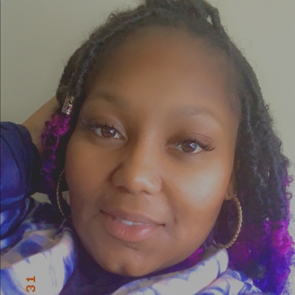 Meet your Posher, Tiara - Picture 2 of 2